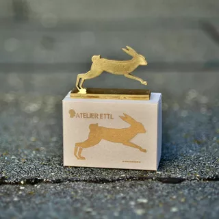 Edele Geschenkbox selber beschriften. Einfach und unkompliziert Kunststoffschablonen online bestellen
