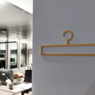 Eloxierte Aluminiumzuschnitte in verschiedenen Größen, ideal für langlebige und korrosionsbeständige Anwendungen in verschiedenen Projekten.