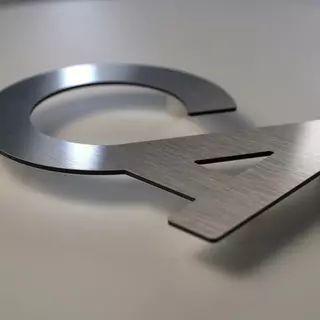 Butlerfinish Aluminiumverbund silbern individuell zugeschnittene 3D Buchstaben 