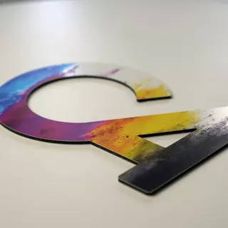 Aluminiumverbundzuschnitt mit frontseitigem UV-Direktdruck mit Farbverlauf