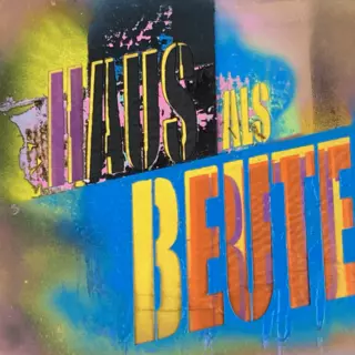 Pop art on cardboard in various colors with the inscription "Haus als Beute"