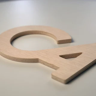 Holzbuchstaben und Logos individuelle 3D Zuschnitte