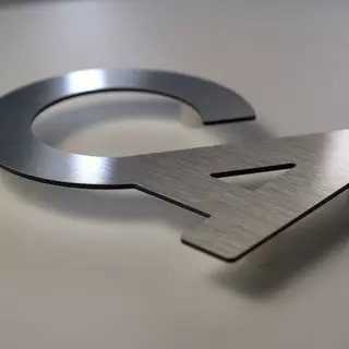 Hochwerteige Aluminiumverbund Logos mit Edelstahloptik für den Außenbereig geeignet 