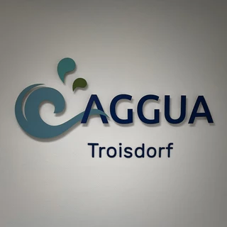 Aluminiumverbund Logo mit individuellen Farben bedruckt.