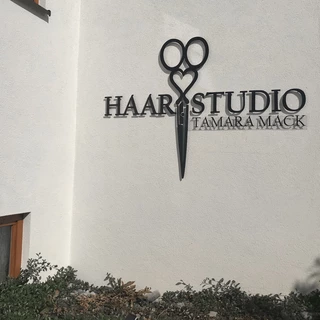 Logo Haarstudio individuell gefertigt aus Aludibond perfekt geeignet für den Außenbereich 