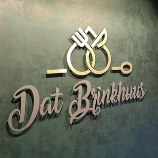 Zweifarbiges Logo mit Abstandshaltern individuell zugeschnitten für einen edlen Look