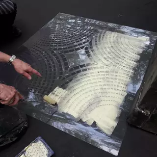 Painting a floor with an individual plastic template 