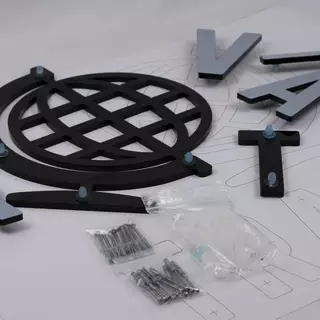 Lieferumfang von Acrylglas 3D Buchstaben und Logo für Abstandsmontage